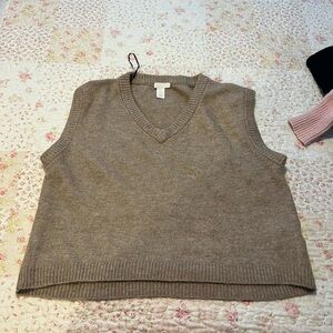 H&M V-Neck Sleeveless Knit Sweater Vest